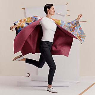 上質な遊び心をまとう HERMES Cape reversible ケープ Reversible cape | Hermès USA